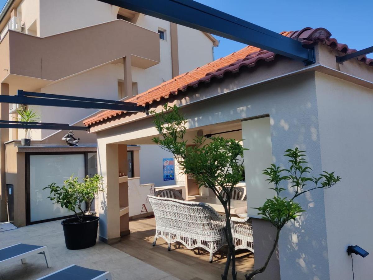 Apartments Villa A - Heating Pool Трогир Экстерьер фото