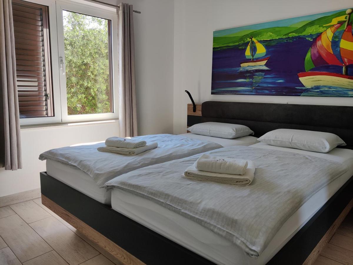 Apartments Villa A - Heating Pool Трогир Экстерьер фото